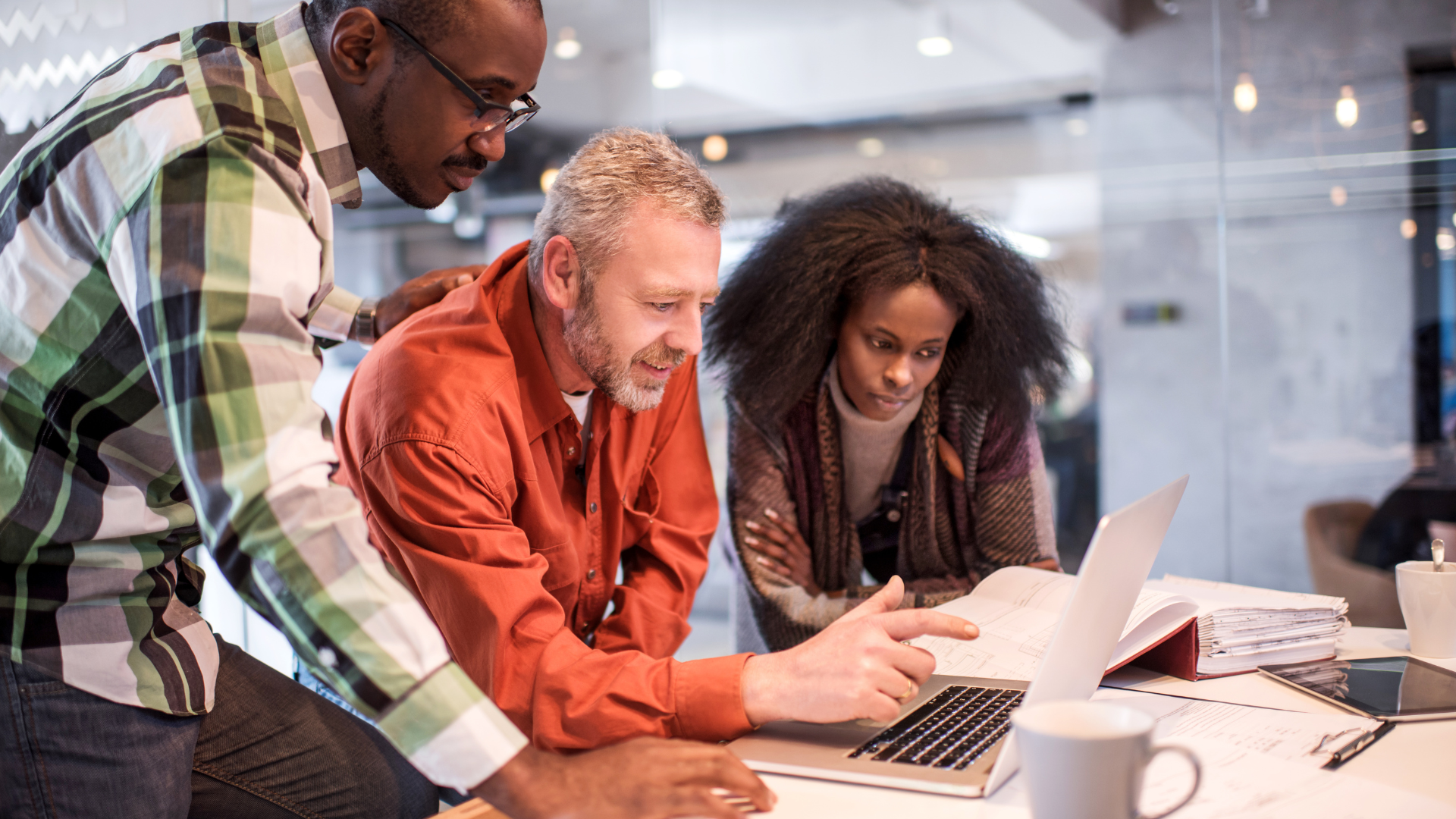 Colorful Art & Design Gallery Intro Video (5)